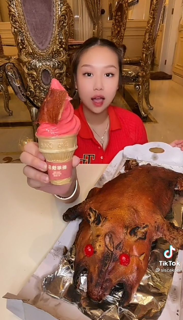 Sisca Kohl Bikin Es Krim Babi Panggang
