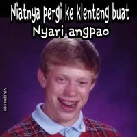 Ya udah nggak apa-apa. Siapa tahu dengan menjadi barongsai nanti angpao yang didapat malah jadi semakin banyak. Ada yang pernah gini? Foto: 1cak.com