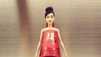 Hobi mengoleksi boneka Barbie ini sudah dimulai sejak ia berumur 13 tahun. Foto: Instagram/Jian Yang