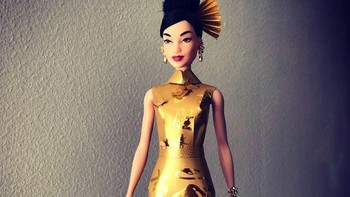 Barbie pertamanya adalah edisi Great Shape yang mengenakan pakaian olahraga berbahan spandeks. Foto: Instagram/Jian Yang