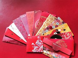 Kreatif! Dari Amplop Ang Pao Dibikin Kostum Boneka Barbie