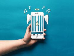 Karya Seni Ilusi Mata Bermodal iPhone dan Kertas