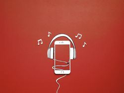 Karya Seni Ilusi Mata Bermodal iPhone dan Kertas