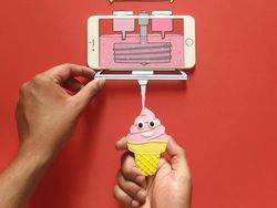 Karya Seni Ilusi Mata Bermodal iPhone dan Kertas