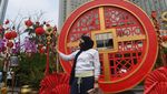 Jadi Buruan Objek Foto, Ornamen Imlek di Bundaran HI Cantik Banget!
