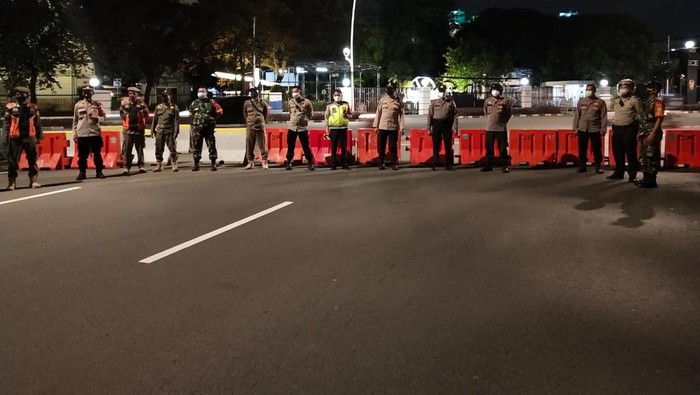 Jalan Medan Merdeka Timur ditutup antisipasi balap liar