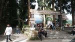 Suasana Jembatan Gantung Situgunung di Saat Imlek
