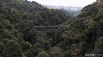 Suasana Jembatan Gantung Situgunung di Saat Imlek