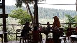 Suasana Jembatan Gantung Situgunung di Saat Imlek