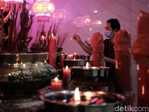 Kelenteng Hok Lay Kiong Bekasi Gelar Ibadah Imlek Secara Terbatas