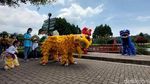 Libur Imlek, Barongsai Warna-warni Hibur Wisatawan di Lembang