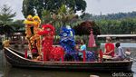 Libur Imlek, Barongsai Warna-warni Hibur Wisatawan di Lembang