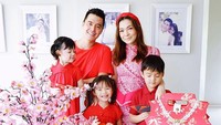 Imlek tahun ini, Maya Septha dan keluarga lewati dengan isolasi mandiri di rumah. Maya Septha berbagi informasi penting untuk mereka yang terpapar COVID-19 agar bisa mendapatkan obat-obatan secara gratis dari Kementerian Kesehatan. Foto: Instagram: @mayaseptha7