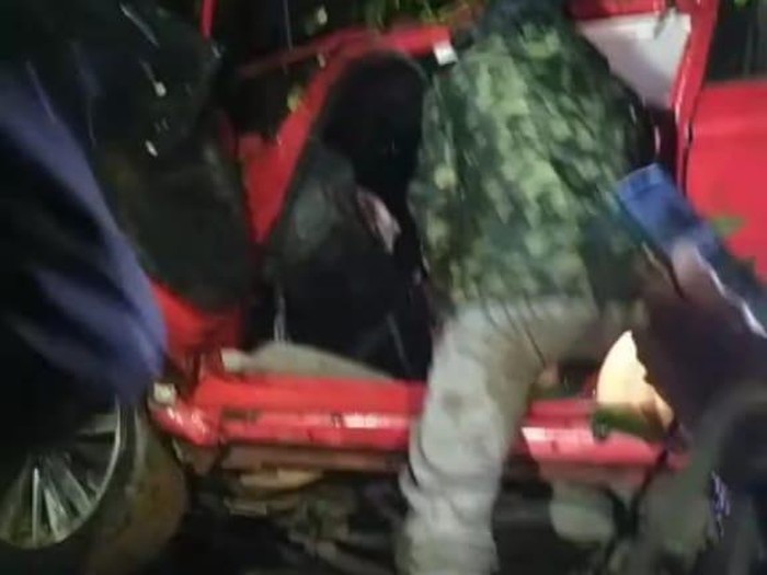 Mobil terjun ke jurang di jalur wisata Sikunir dataran tinggi Dieng, Wonosobo, Senin (31/1/2022) malam.