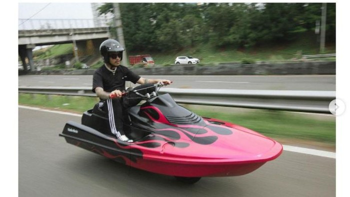 Modifikasi Motor jadi jet ski darat