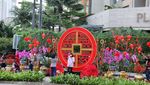 Jadi Buruan Objek Foto, Ornamen Imlek di Bundaran HI Cantik Banget!