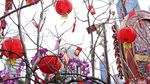 Jadi Buruan Objek Foto, Ornamen Imlek di Bundaran HI Cantik Banget!