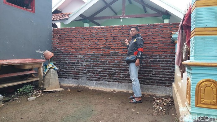 Penembokan pekarangan di Kota Probolinggo