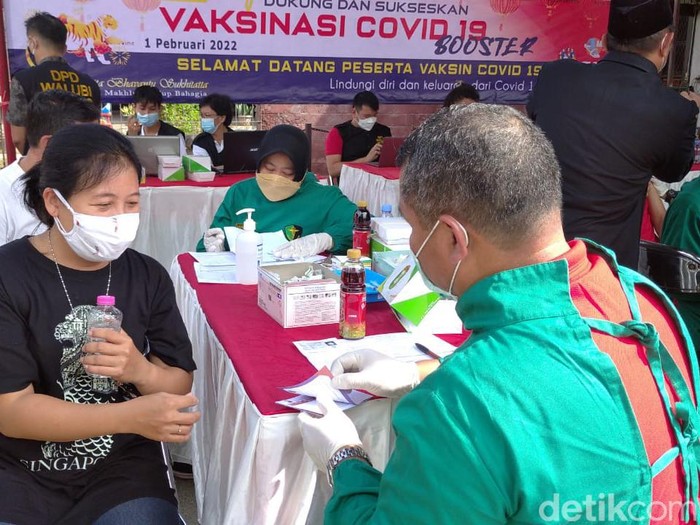 Perayaan Imlek di Kelenteng Tay Kak Sie digantikan dengan vaksinasi