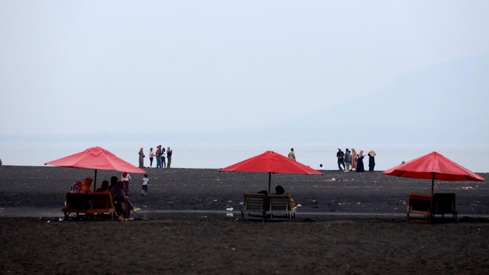 Potret Berbagai Tempat Wisata yang Ramai saat Libur Imlek Libur Imlek dimanfaatkan benar oleh warga untuk mengunjungi tempat wisata. Di tempat-tempat ini pun ramai oleh wisatawan.