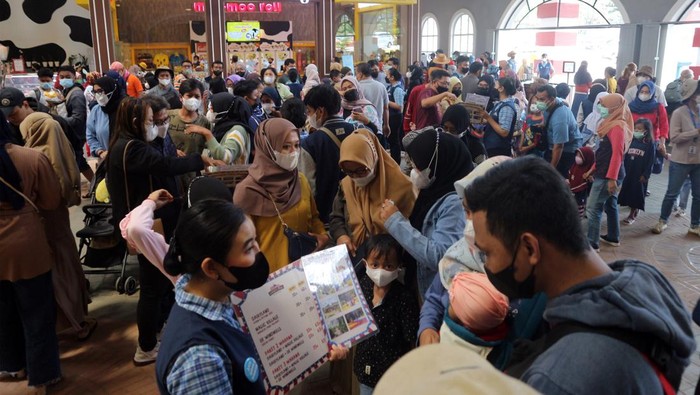 Libur Imlek dimanfaatkan benar oleh warga untuk mengunjungi tempat wisata. Di tempat-tempat ini pun ramai oleh wisatawan.
