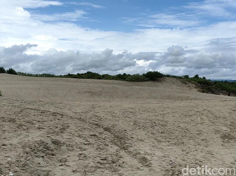 Potret Sahara van Garut, Gumuk Pasir Hits dari Pantai Selatan