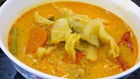 Negara tetangga kita Malaysia juga punya sayur lodeh malaysia yang lebih pekat kuah santan dan bumbunya. Aneka sayuran enak diolah jadi lodeh pekat ini. Langkah pembuatannya ada di resep ini. Foto: iStock