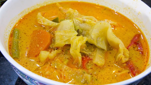 10 Resep Sayur Gurih Berkuah Santan yang Sederhana dan Mantul