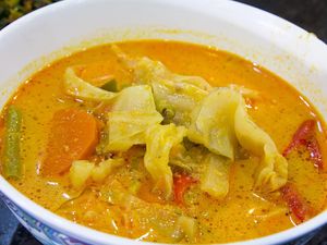 10 Resep Sayur Gurih Berkuah Santan yang Sederhana dan Mantul