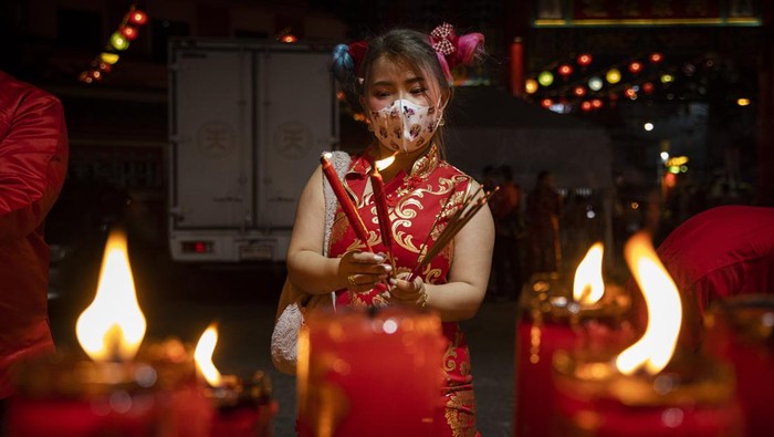 Semarak Perayaan Menyambut Imlek di Thailand Semarak perayaan menyambut tahun baru Imlek terlihat di Thailand. Hiasan lampion hingga atraksi naga menyemarakkan perayaan Imlek di kawasan Pecinan Bangkok.