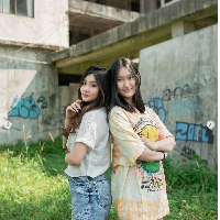 “Di sini saya ingin meluruskan beberapa hal yang sudah menyimpang dari kenyataan yang sebenarnya. Jujur saya sehari-hari di rumah dan lihat kenyataan bahwa Shannon sangat disayang sama papa dan mama, bahkan semua kerabat/orang terdekat kami pun tau kalau Shannon sangat amat disayang oleh kami,” tulis Sharon Wong. Foto: Dok. Instagram @shannonnwong