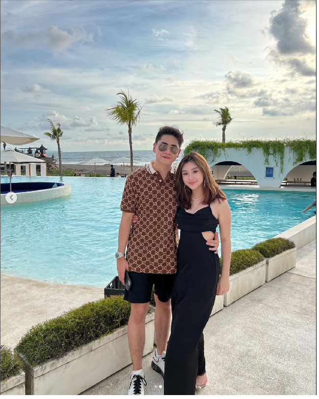 Dalam unggahan terbaru Instagram pada 31 Januari 2022, Shannon Wong mengungkapkan perasaanya pada Athalla Naufal. “thankyou for making me hang on to this world,” tulisnya. “anything fo you bb :)❤️,” balas adik Verrell Bramasta di unggahan Instagram sang kekasih. Foto: Dok. Instagram @shannonnwong