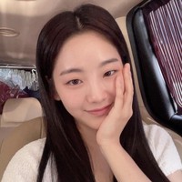 “Aku paling suka cerita di balik karakternya,” “Dialah aktris aku nantikan untuk dilihat lebih banyak di season kedua,” “Aktingnya sangat bagus,” “Aku juga menyukainya dari Hospital Playlist,” komentar netizen yang terpikat dengan Choi Yi Hyun. Foto: dok. Instagram @yihyun_1208