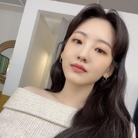 Aktris yang tengah naik daun itu berperan sebagai Choi Nam Ra. Dia memerankan ketua kelas yang dingin dan suka menyendiri. Foto: dok. Instagram @yihyun_1208