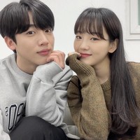 Lulusan Hanlim Arts High School itu telah membintangi sejumlah drama Korea seperti Bad Papa, Less than Evil, dan terbaru School 2021. Choi Yi Hyun pun berhasil memenangkan penghargaan Best Couple Award bersama lawan mainnya Kim Yo Han. Foto: dok. Instagram @yihyun_1208