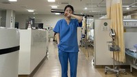 Ia ternyata kerap berakting di drama populer seperti Hospital Playlist hingga School 2021. Foto: (dok. Instagram @yihyun_1208)