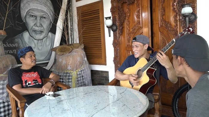 Dedi Mulyadi kedatangan rombongan pengamen dari Garut yang lagunya viral