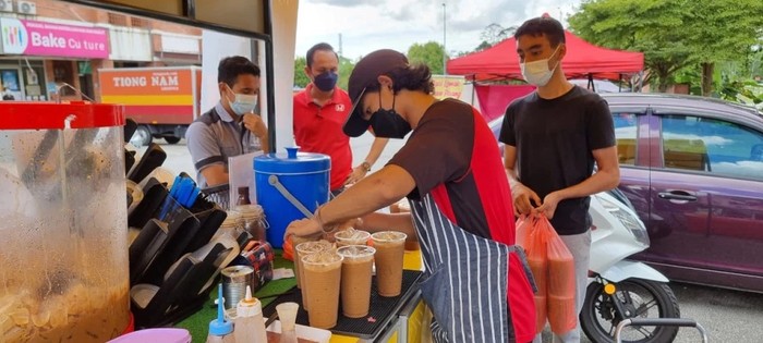 Demi Ikut Kejuaraan Sepeda, Remaja Ini Jualan Kopi di Pinggir Jalan