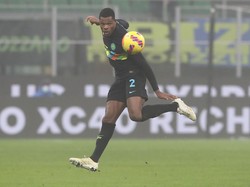 Denzel Dumfries yang merupakan bek sayap Inter Milan turut diminati Chelsea. Namun Tottenham Hotspur, dikabarkan juga meminatinya! (Getty Images)