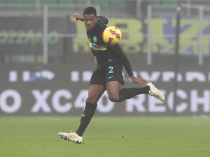 Denzel Dumfries Bukan Pengganti Achraf Hakimi