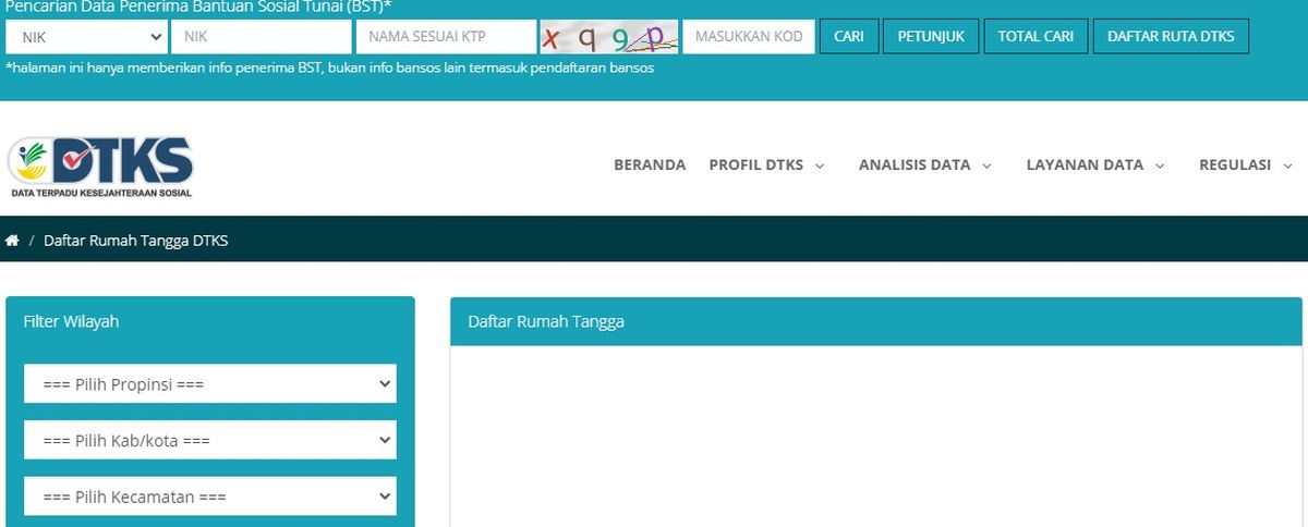 Ilustrasi menampilkan layar komputer yang menampilkan daftar nama dan status kelayakan penerima bantuan sosial digital, dengan latar belakang kantor desa atau balai pertemuan masyarakat yang modern.