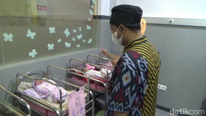 Dua bayi di Lumajang lahir di tanggal cantik 2-2-2022