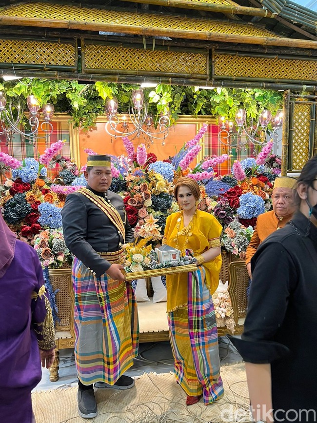 Dalam unggahan tersebut, ia menyebutkan calon pengantin yang mau menikah adalah adik dari Nadia Margareza yang viral pada 2020. Dulu Nadia dilamar dengan uang panai Rp 300 juta. Foto: Dok. pribadi Beank.