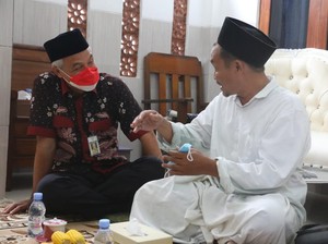 Gus Baha Puji Gaya Ganjar Artikan Bismillah ala Kitab Kuning