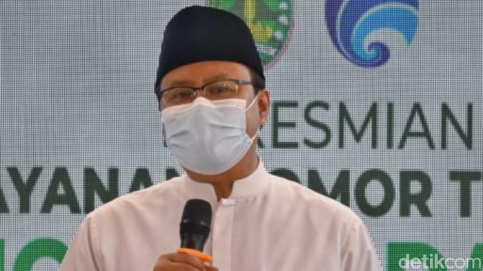 Pembelajaran tatap muka (PTM) terbatas di SDN Kebonsari Kota Pasuruan dihentikan kerena seorang guru terpapar COVID-19. Pembelajaran dilakukan secara daring.