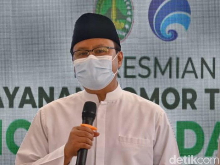 Pembelajaran tatap muka (PTM) terbatas di SDN Kebonsari Kota Pasuruan dihentikan kerena seorang guru terpapar COVID-19. Pembelajaran dilakukan secara daring.