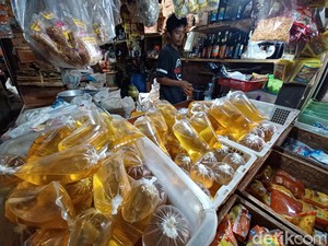 Minyak Goreng Murah di Pasar Gaib, Pedagang: Barangnya di Mana?