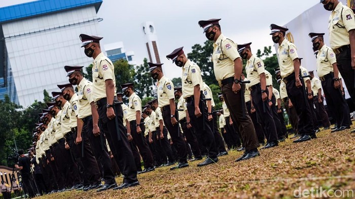 Ini Dia Seragam Baru Satpam, Tak Lagi Mirip Polisi