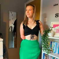 Remaja bernama Isabelle Weall itu jadi viral setelah video tutorial makeupnya diunggah ulang di Instagram Huda Beauty. Selama ini, remaja 18 tahun itu memang telah menjadi sensasi media sosial dengan bakat makeupnya itu. Foto: dok. Instagram/@itz.izz