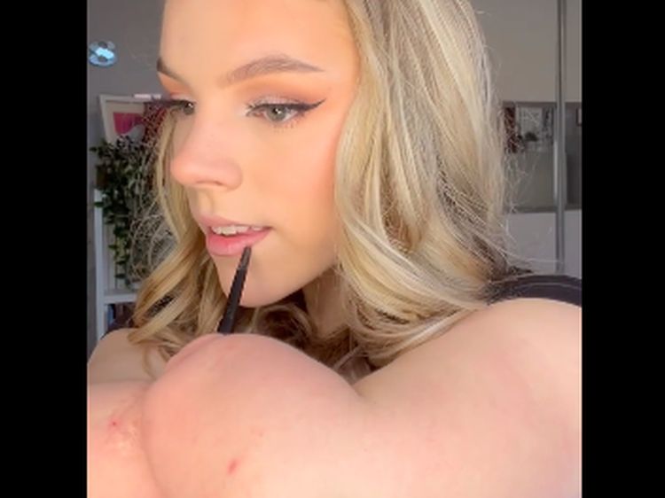 8 Potret Remaja Tanpa Tangan & Kaki, Jago Makeup hingga Jadi Viral